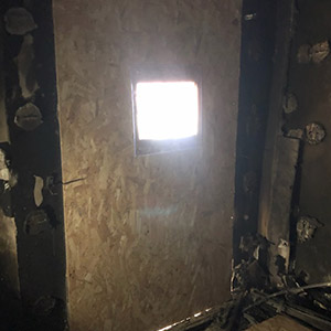 Services FLAMEO - Occultation de porte après incendie